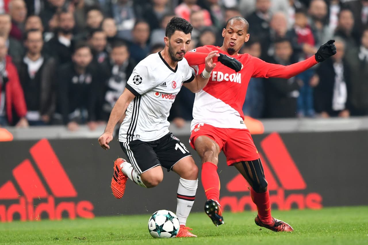 Besiktas' Turkish midfielder Tolgay Arslan (L) vies with Monaco's Brazilian defender Fabinho during the UEFA Champions League Group G football match between Besiktas and Monaco on November 1, 2017, at the Vodafone Park in Istanbul. / AFP PHOTO / Bulent Kilic (Photo credit should read BULENT KILIC/AFP/Getty Images)