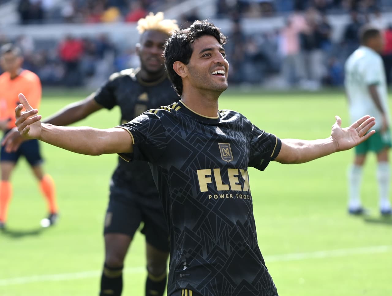 Con tres goles ante Colorado Rapids, Carlos Vela brindó un gran triunfo para Los Angeles Football Club el sábado.