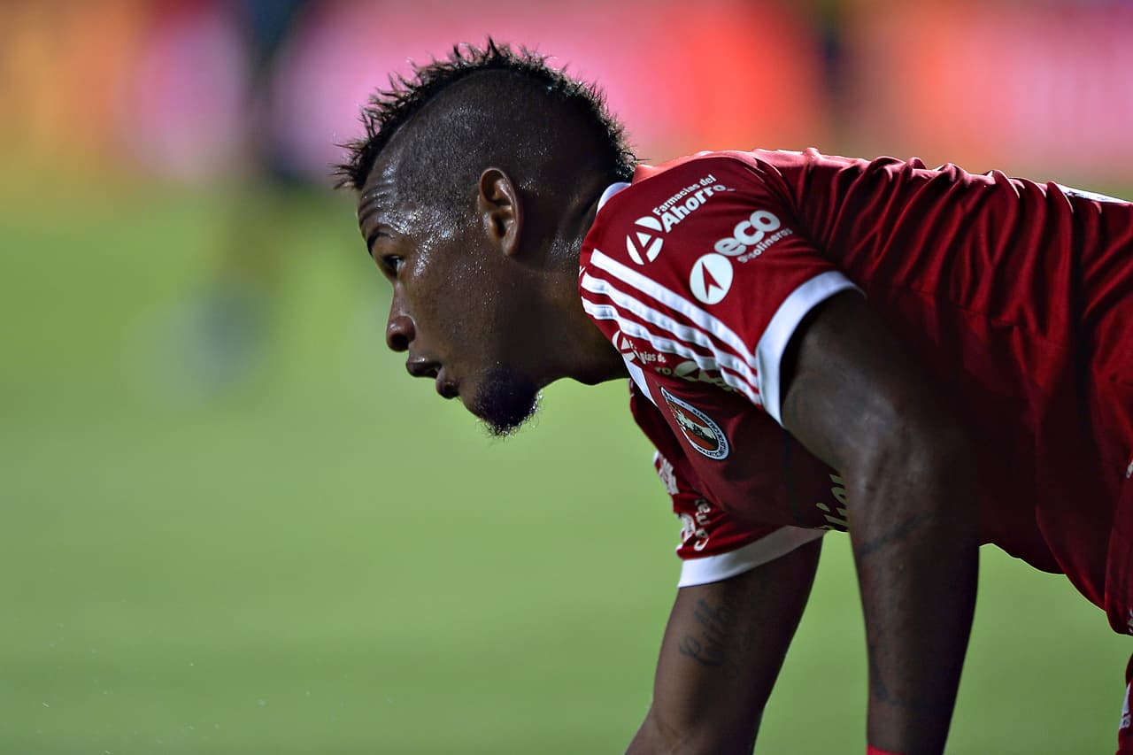 Leitón Jiménez desvió un balón que no tenía mayor peligro, pero para su ala fortuna, el defensor no pudo despejar de manera correcta el esférico, dejándole el balón a Christian Bermúdez que no lo pensó dos veces para rematar con la zurda y vencer al guardameta de los Xolos.