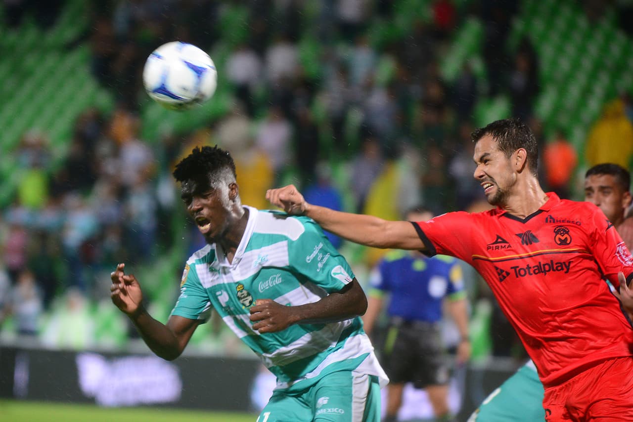 Después de ser de los jugadores Top de la semana, Pablo Velázquez salió expulsado en el duelo entre Santos vs. Morelia, acción que le dio pocos puntos al delantero purepecha en el UD Fantasy.