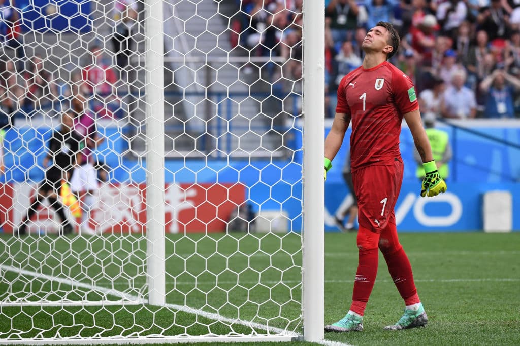 El error de Muslera marcó la eliminación de Uruguay, pues con la diferencia 2-0 parecía casi imposible ni siquiera ir por la igualdad.