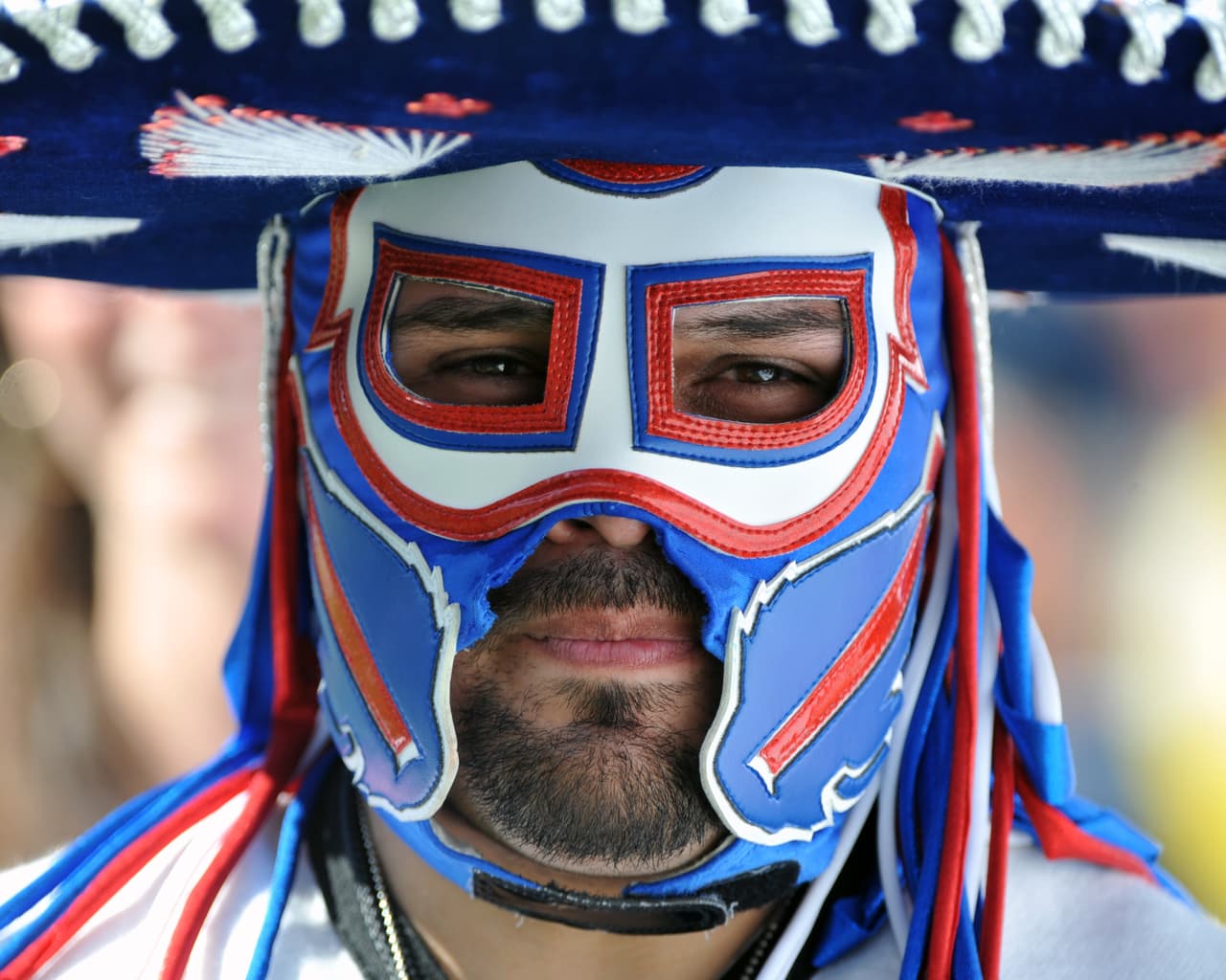 Ezra Castro, fanático de Buffalo Bills que destacó por su personaje de 'Pancho Billa' para mostrar el orgullo de su herencia mexicana, falleció a sus 39 años en UT Southwestern Medical Center en Dallas tras batallar contra el cáncer.