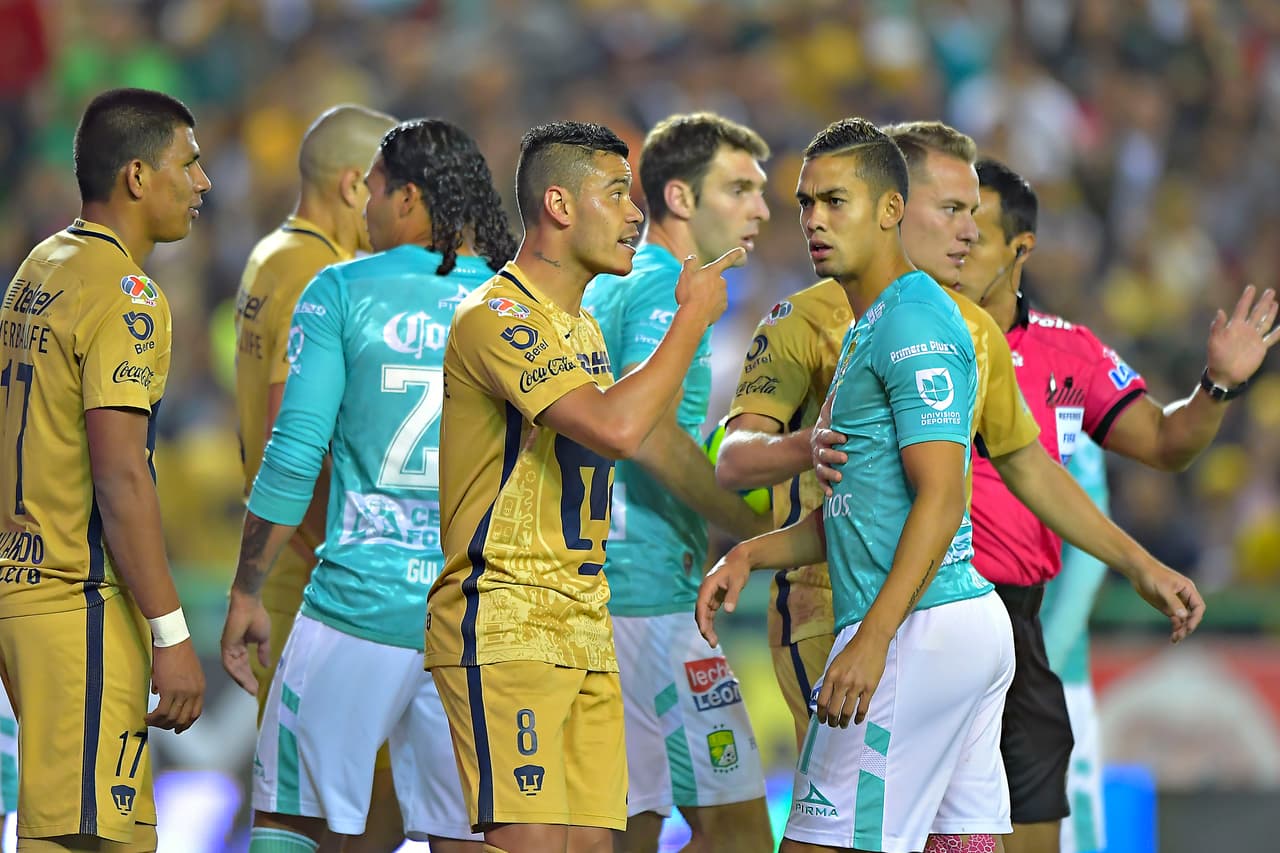 ¿Por qué apodan "El Rifle" al colombiano Andrés Andrade? Contra Pumas tuvo una ocasión muy clara y echó un disparo sin ton ni son: como si se tratara de una resortera de niño chiquito y no de un rifle de francotirador.