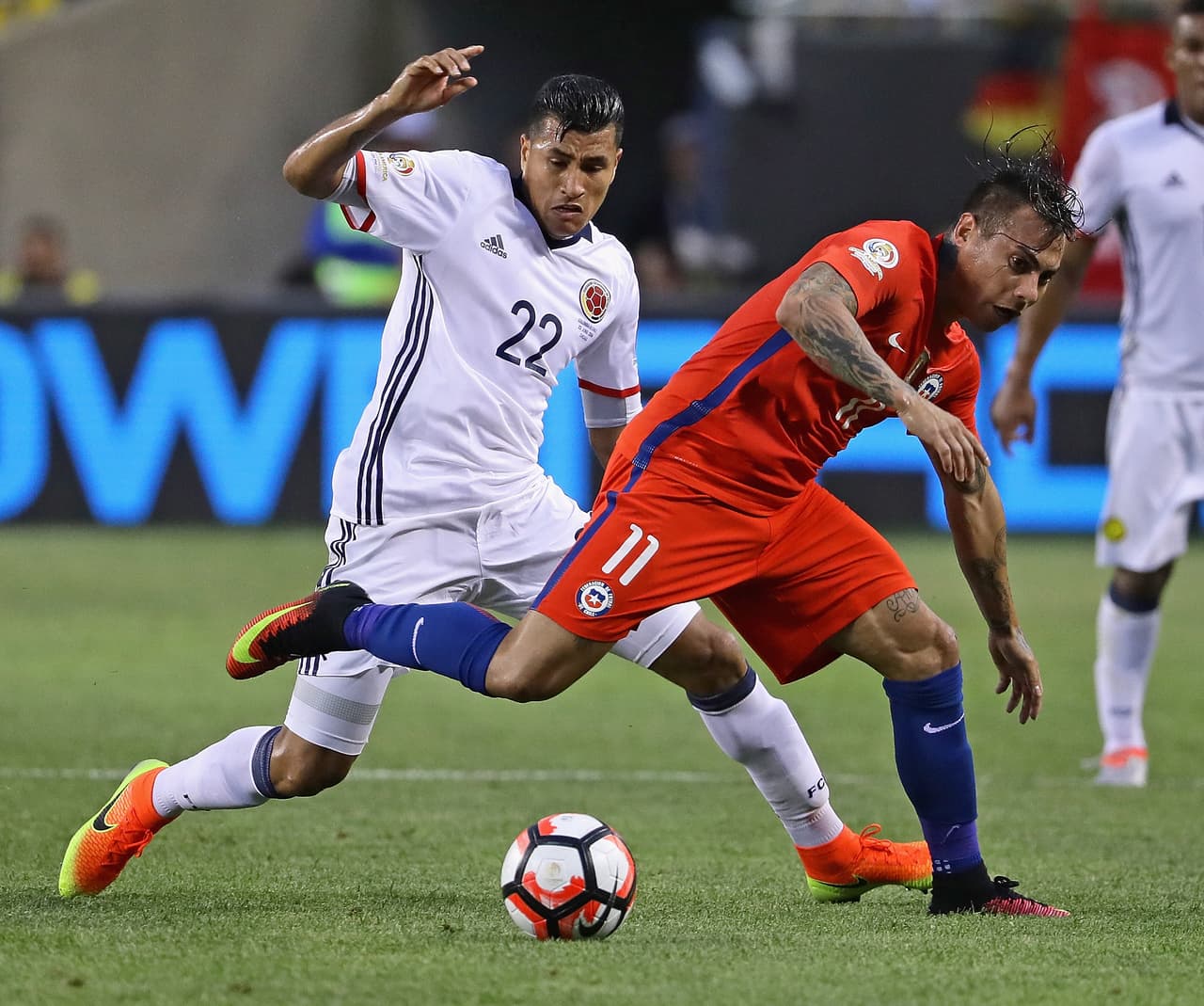 22. Jeison Murillo – Se perdió durante el acelerado inicio de Chile y falló en la marca en la jugada que acabó en la primera anotación. Después se notó muy nervioso cubriendo a Vargas y temeroso por el ritmo vertiginoso de los chilenos. En el segundo tiempo se sumó al ataque sin ser efectivo con la pelota. Calificación (6)