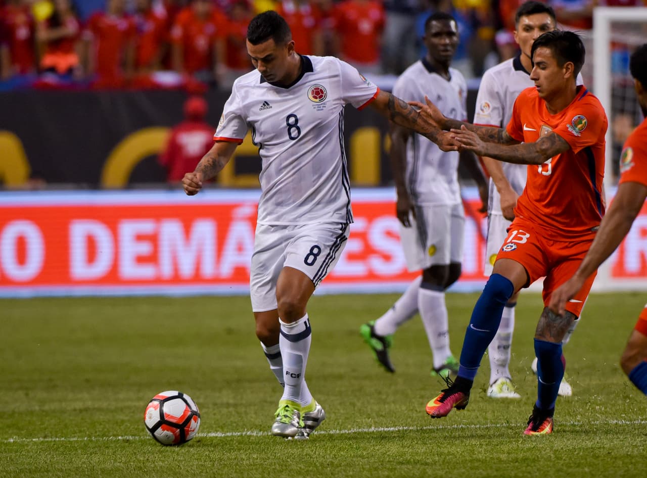 8. Edwin Cardona – El atacante de Rayados mostró buenas cosas buscando desequilibrar con la bola al pie y sus constantes carreras a la espalda de la defensa. Estuvo cerca de descontar el marcador pero un zaguero tapó su remate. Ya no continuó en la segunda mitad tras las más de dos horas del medio tiempo. Calificación (8)