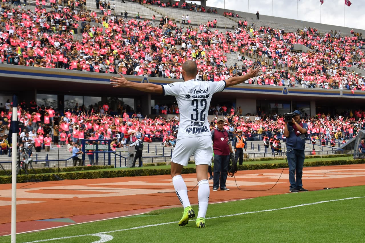 Pumas 1-2 León. Con goles de Macías y Tesillo, para La Fiera; por los locales descontó Carlos González.