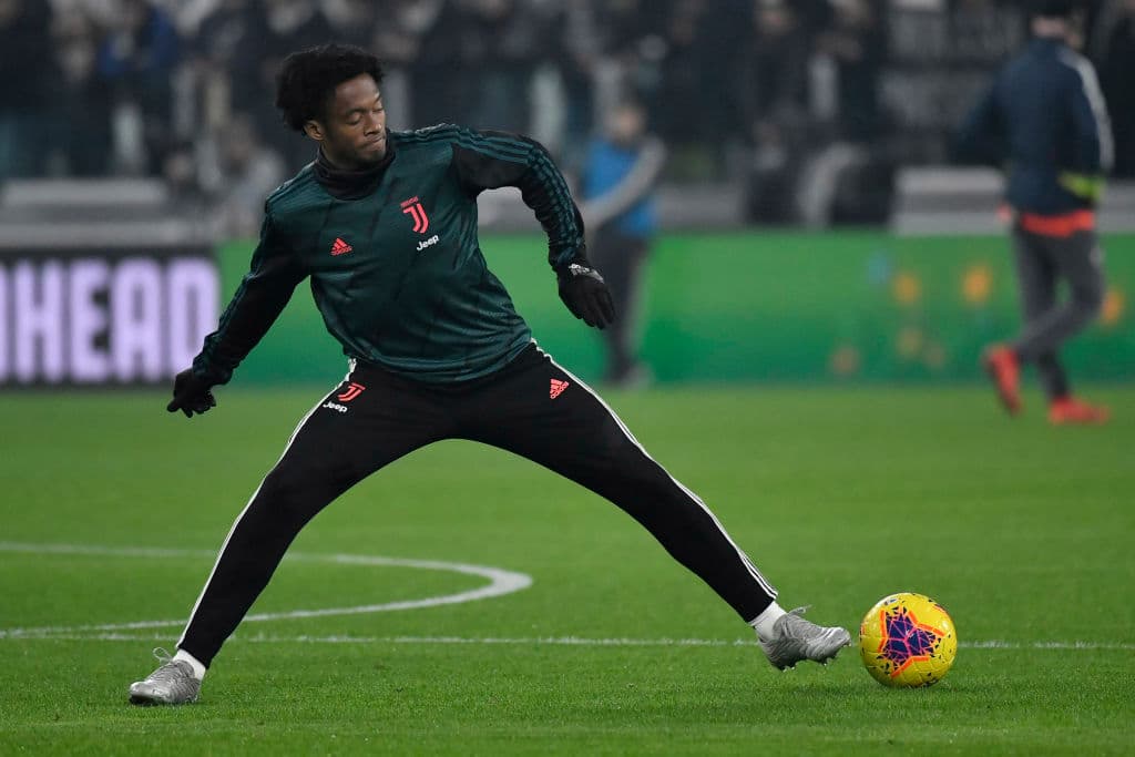 El debut de Cuadrado con su selección, llegó en un enfrentamiento frente a Venezuela en 2010 donde anotó su primer gol con Colombia.
