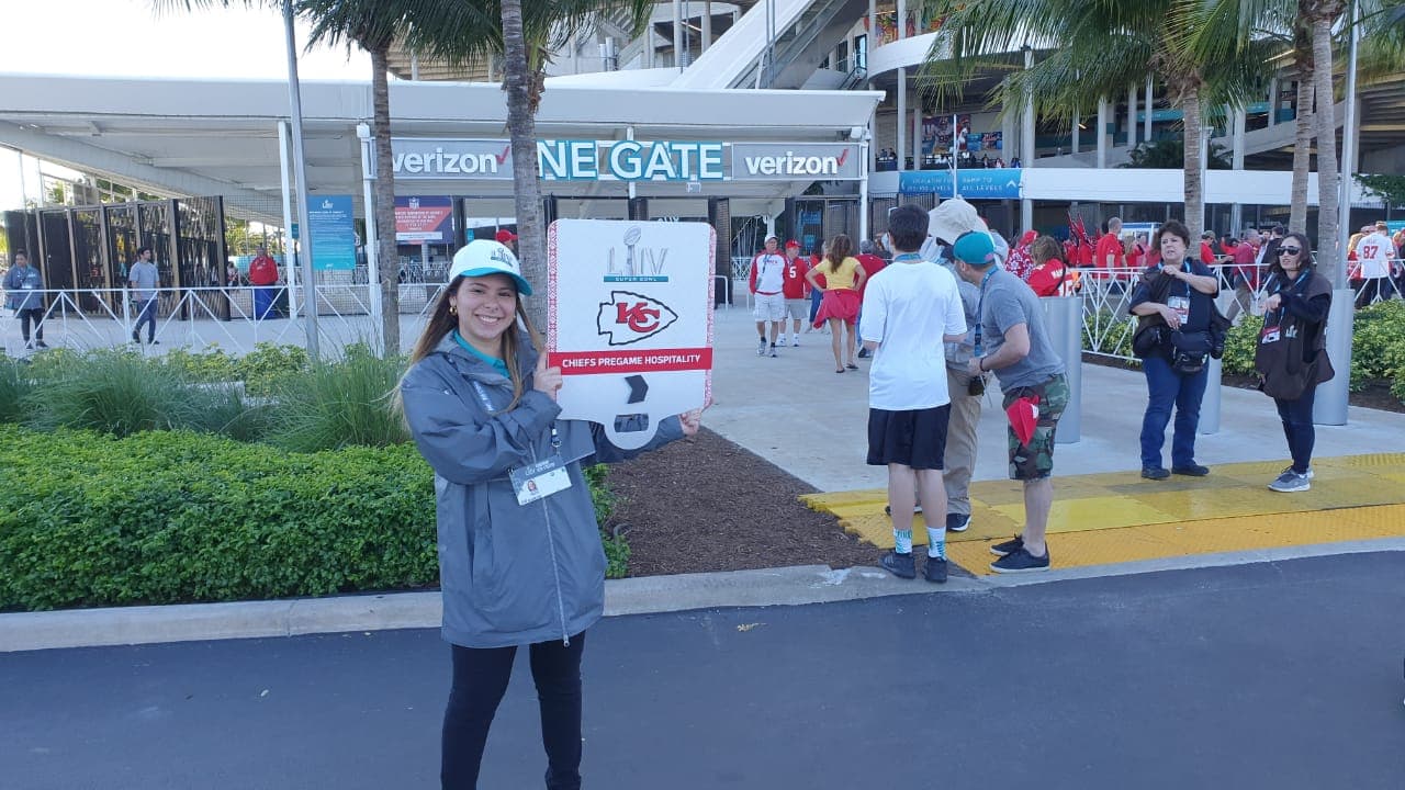 Así se vive el color en el Hard Rock Stadium de Florida previo al partido entre San Francisco 49ers y Kansas City Chiefs.