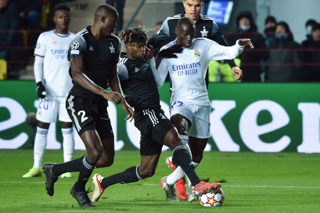 Real Madrid derrota 3-0 al Sheriff Tiraspol con anotaciones de David Alaba (30'), Toni Kroos (45+1') y Karim Benzema (55'), poniéndose como líderes de grupo y asegurando su clasificación a la siguiente ronda de la UEFA Champions League.
