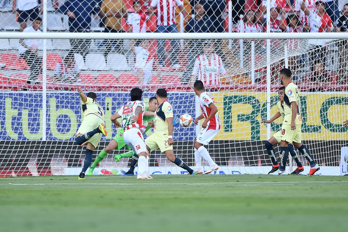 Esta es la acción en la que Víctor Dávila marcó el primer gol del partido al minuto 35'.