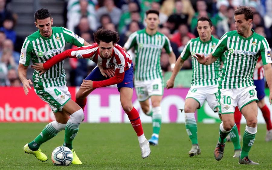 Atletico de Madrid venció 2-1 al Real Betis en el Benito Villamarín. Héctor Herrera jugó los 90 minutos, mientras que Andrés Guardado, para el Betis, jugó 70 minutos y fue sustituido por Diego Lainez.