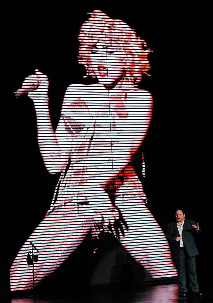 Madonna ha reconocido que su documental podría incomodar a ciertas personas, pero defiende su pasión por la provocación insistiendo en que el objetivo último del arte es "perturbar la paz".