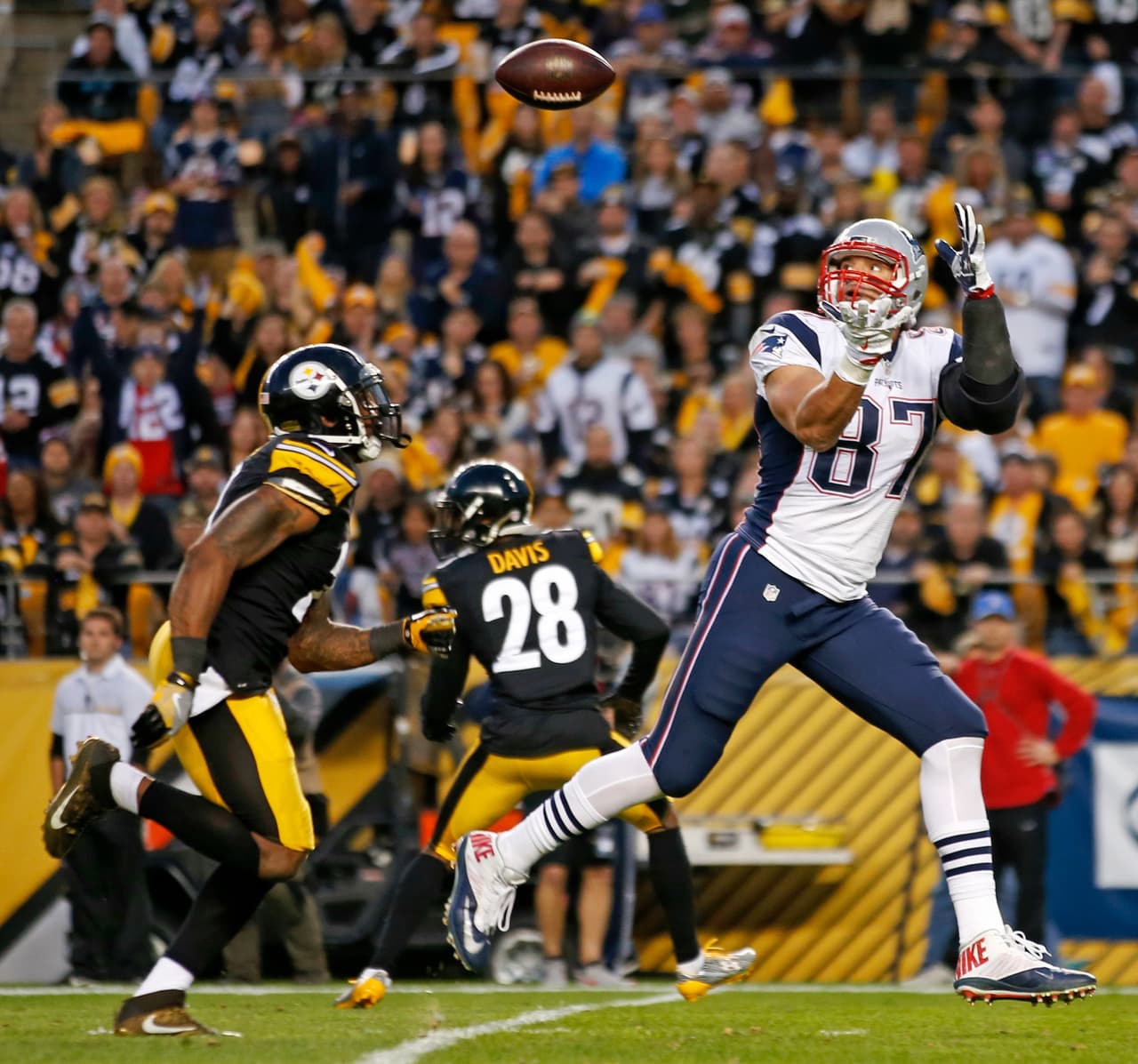 'Gronk' hizo de las suyas en territorio Steeler.