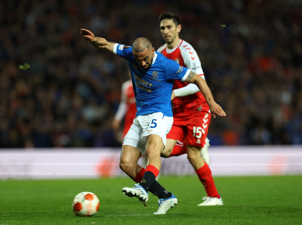 Rangers sufren pero en tiempo extra lograron derrotar al Braga que terminó jugando con nueve elementos.