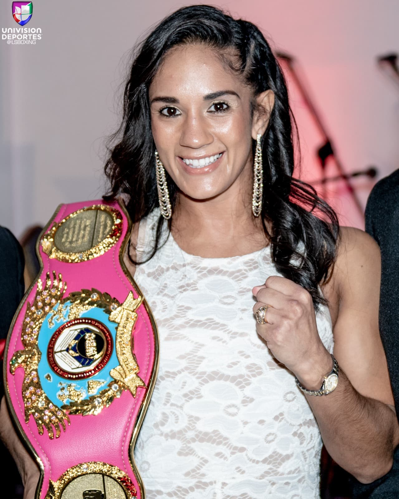 La supercampeona y peleadora del año por la OMB, Amanda Serrano.