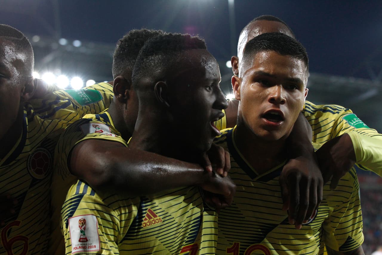 Fue así como en una presión a la salida de Polonia, Iván Angulo recuperó el balón y definió para el 1-0 al minuto 23 del primer tiempo a favor de Colombia.