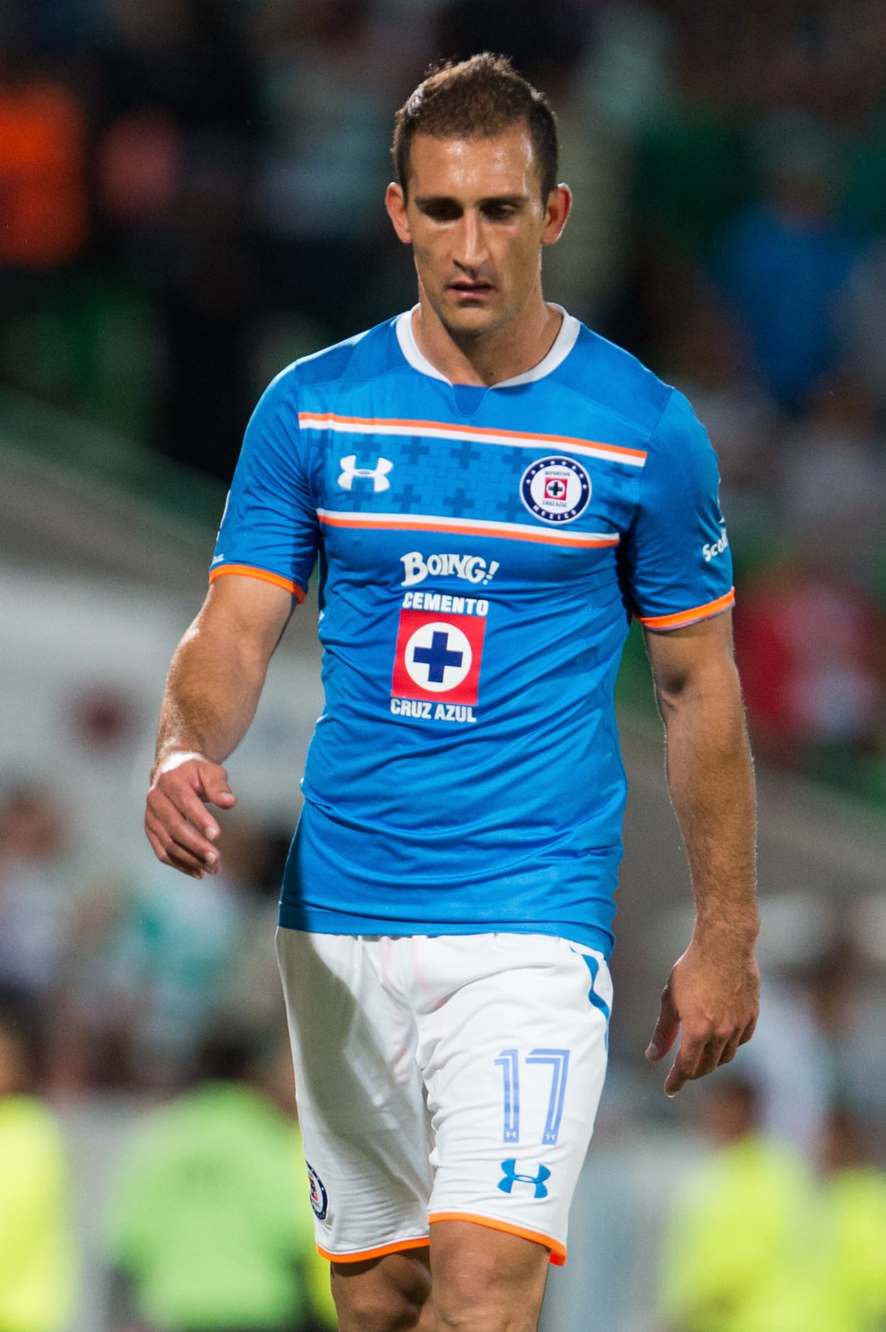 El defensor argentino Emanuel Loeschbor tuvo que cometer una falta en los minutos finales del partido para frenar a Djaniny, provocando que el árbitro le mostrara la segunda tarjeta amarilla.