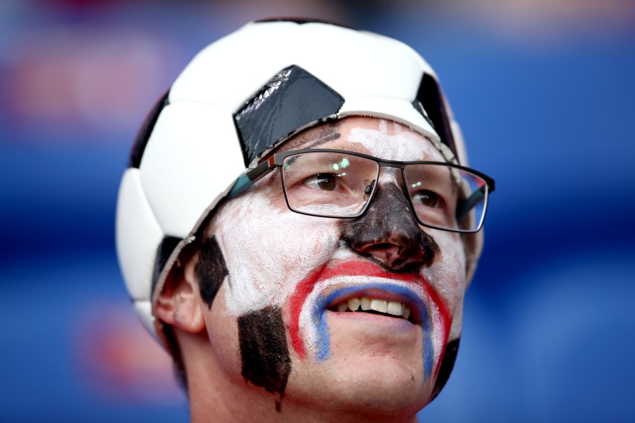 El Estadio de Lyon recibió este martes a los miles de fanáticos estadounidenses e ingleses que van a apoyar a sus equipos en la Semifinal del Mundial Femenino. La gran mayoría llegaron detrás del USWNT, que busca repetir la corona que logró en Canadá 2015.