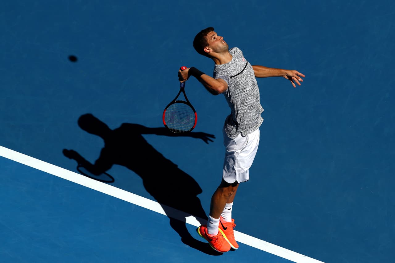 "Me he marcado unas metas altas para mí este año, y quiero cada vez ser mejor y mejor", avanzó Dimitrov, uno de los tres jugadores, con revés a una mano (Roger Federer y Stan Wawrinka, también), que lucharán este año en las semifinales de Melbourne.
