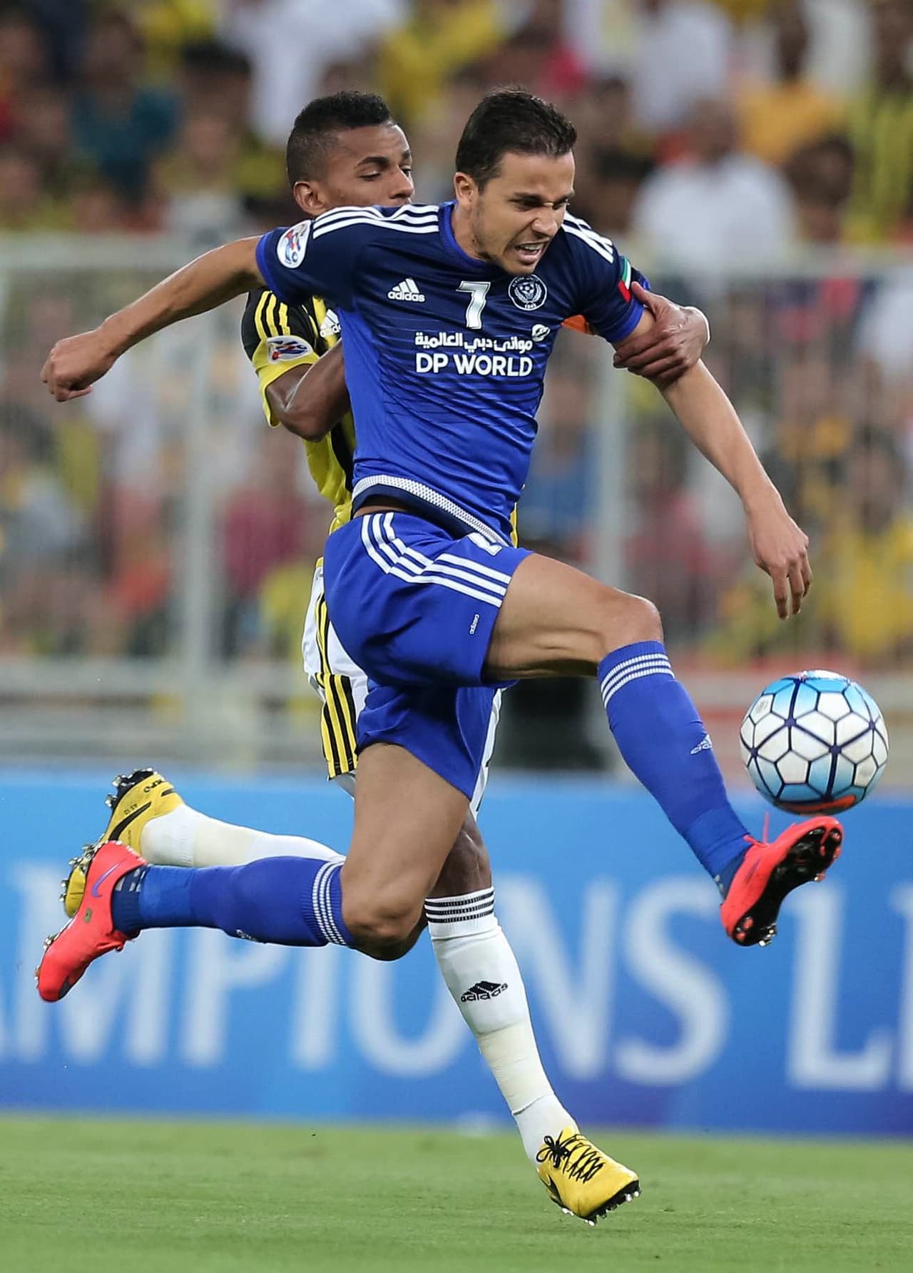 Delantero: el brasileño Nilmar, quien jugara para el Villarreal y el Lyon en Europa, está sin equipo. Ha defendido también las playeras del Santos, Corinthians, Inter de Portoalegre, Al-Rayyan, El-Jaish y Al-Nasr S.C.