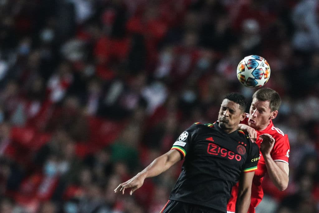 Ajax y Benfica se van con empate tras partidazo en el partido de ida en Octavos de Final en la Champions League. Dusan Tadic y Sebastien Haller anotaron para la escuadra holandesa, mientras que Roman Yaremchuk y también Sebastien Haller sumaron para los locales. Edson Álvarez fue titular durante el encuentro.