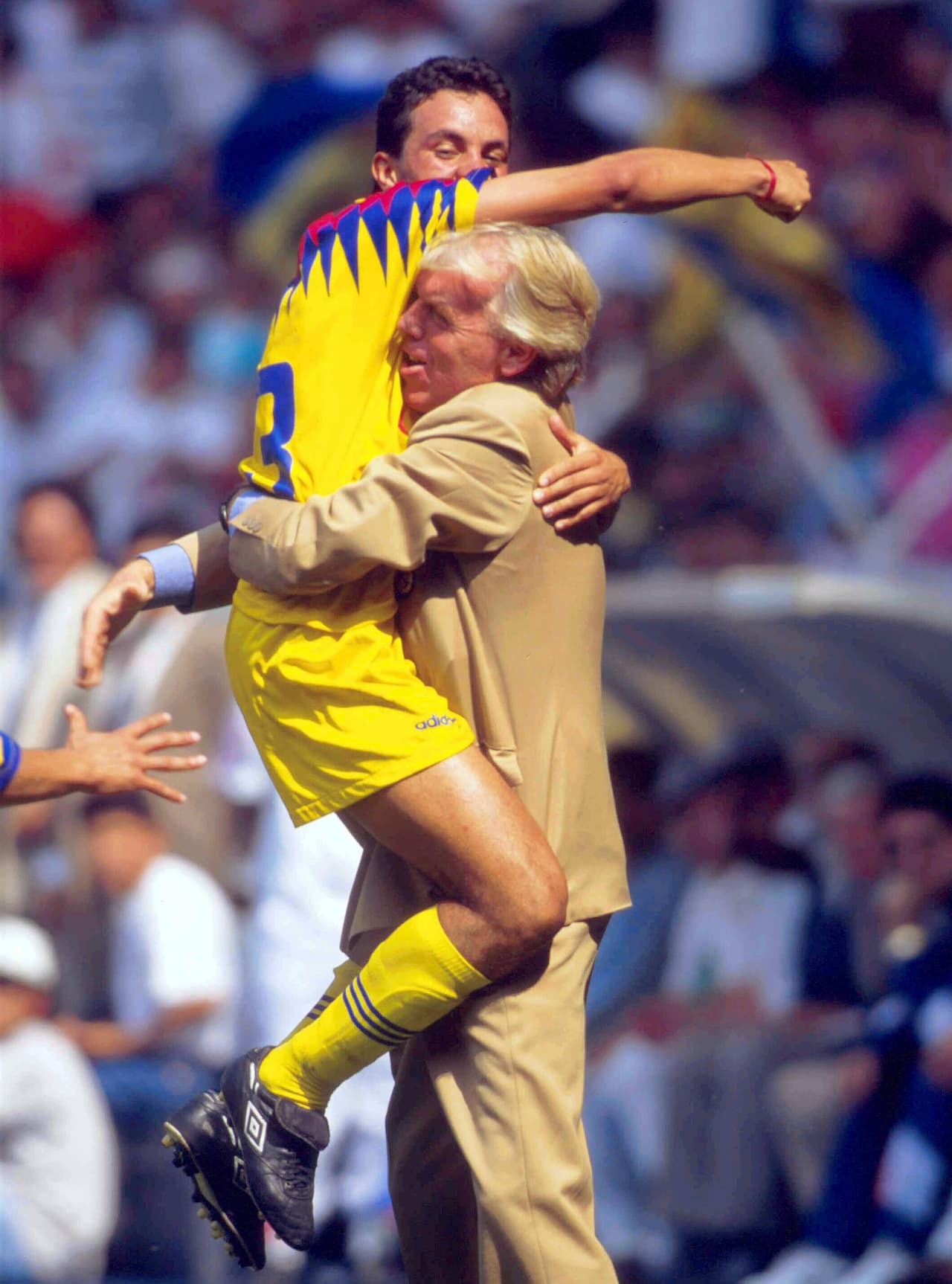 Le dio mucho protagonismo al joven canterano, por aquel entonces, Cuauhtémoc Blanco, quien rápido comenzó a robarse los reflectores.