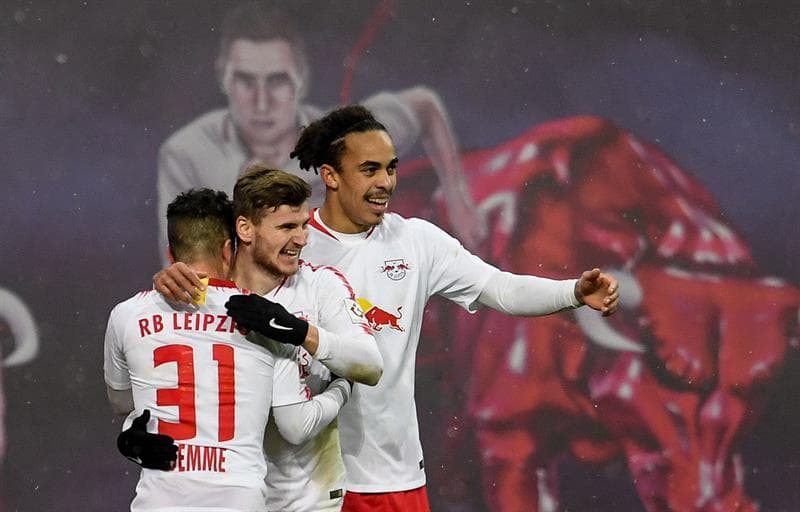 Yussuf Poulsen al minuto 14 y al 19 del primer tiempo marcó dos goles que le dieron la confianza al Leipzig para ponerse 2-0.