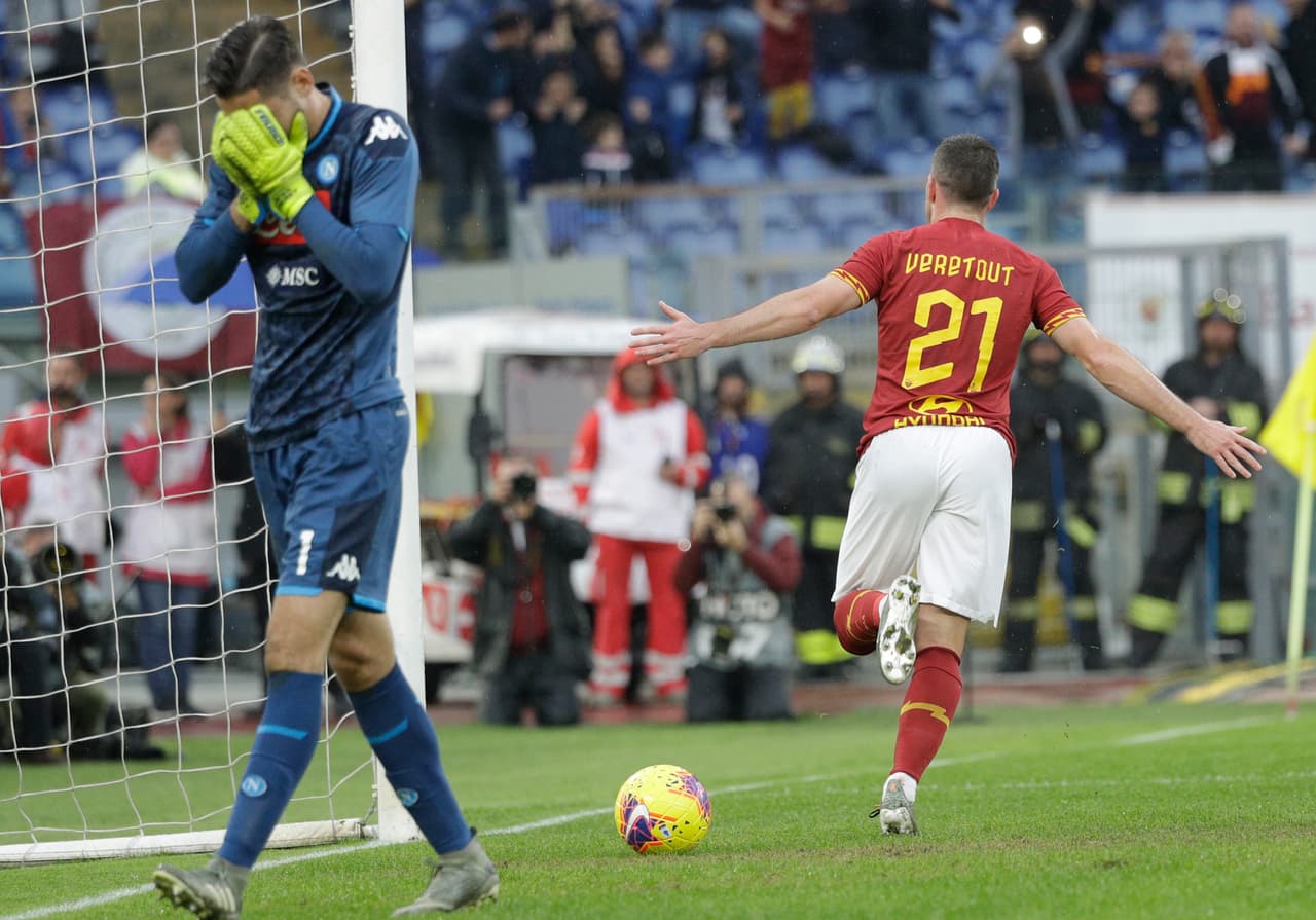 Para Roma anotaron Zaniolo (19’) y, de tiro penal, Veretout (55’). Milik (72’) descontó para los visitantes. Napoli recibirá el 5 de noviembre a Salzburg en partido de Champions League.