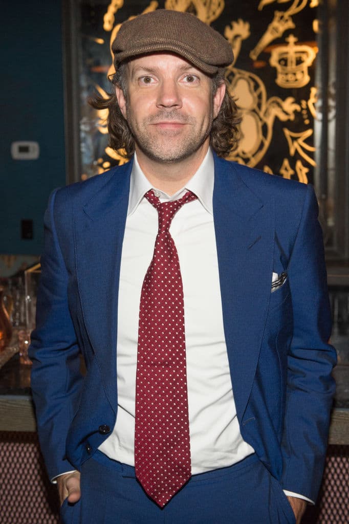 Miranda, la presentadora estrella de una importante cadena de TV, está soltera y sin compromiso. Por su parte, Jesse está casada con un indio, cosa que oculta a su madre, que es muy racista, pero ésta ha decidido visitarla con motivo de esa fiesta. Tras la muerte de su mujer, el tímido Bradley teme que llegue el Día de la Madre, pues será la primera vez que él y sus dos hijas lo pasarán sin ella.
<br>