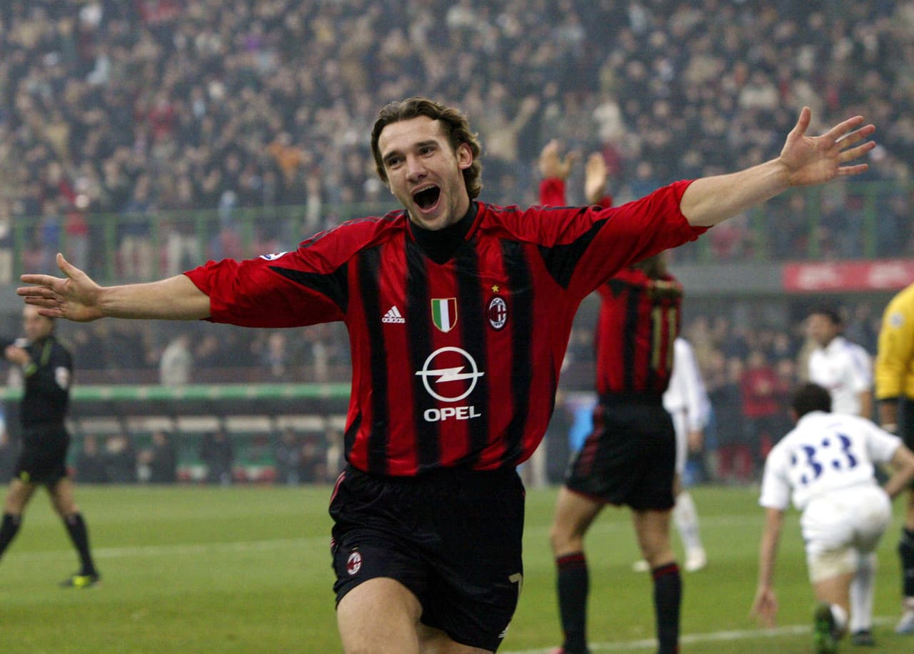 Shevchenko tuvo su mejor despliegue con Milán, con el que fue campeón de Champions League, pero eso poco le servía al pelear con su selección, con la que nunca estuvo en una Copa Confederaciones.