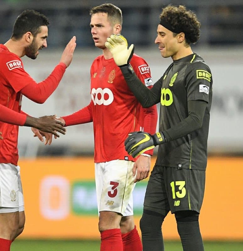 Guillermo Ochoa - El Standard de Lieja necesita un trounfo para no perder terreno en el camino a la Europa League por lo que este viernes, en casa, deben vencer al Gent que es último en el playoff.