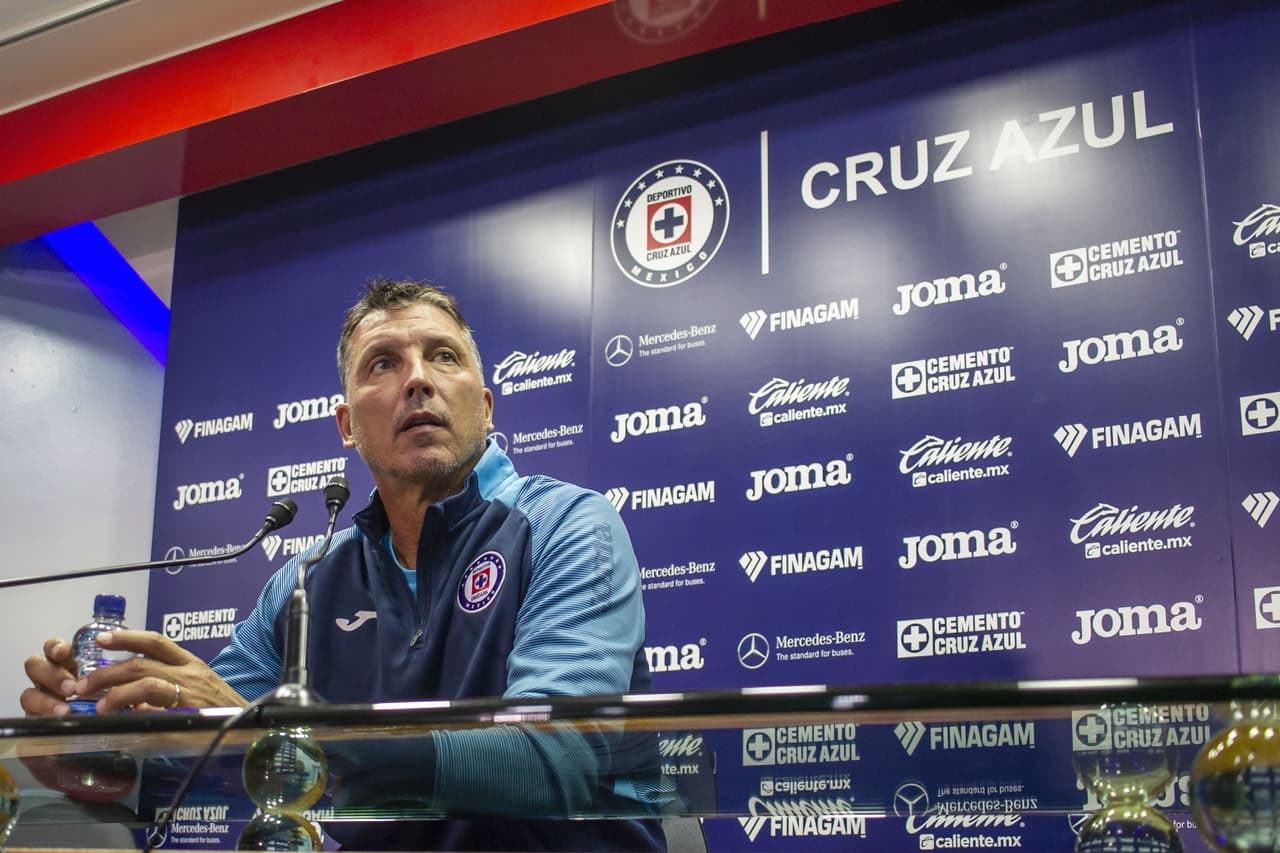 A Siboldi no se le exigen títulos con Cruz Azul