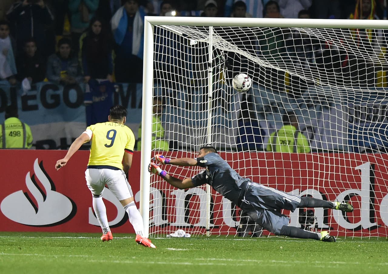 En los penales Colombia tuvo fallos increíbles, la voló Luis Muriel, Juan Camilo Zuñiga y Fabián Murillo.