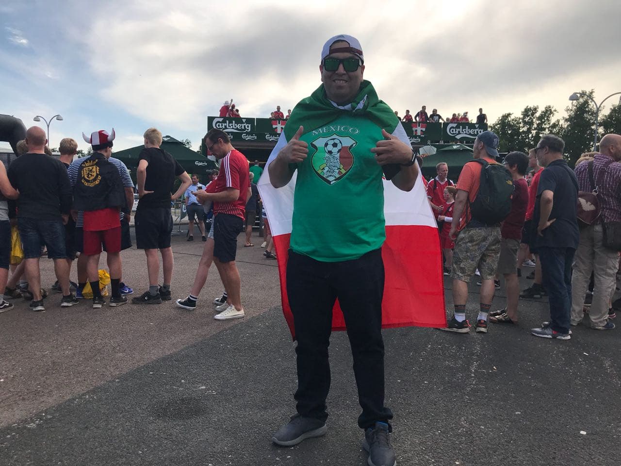 Las aficiones de México y Dinamarca conviven en Copenague previo al último ensayo de ambas selecciones antes de sus debuts en la Copa del Mundo Rusia 2018.