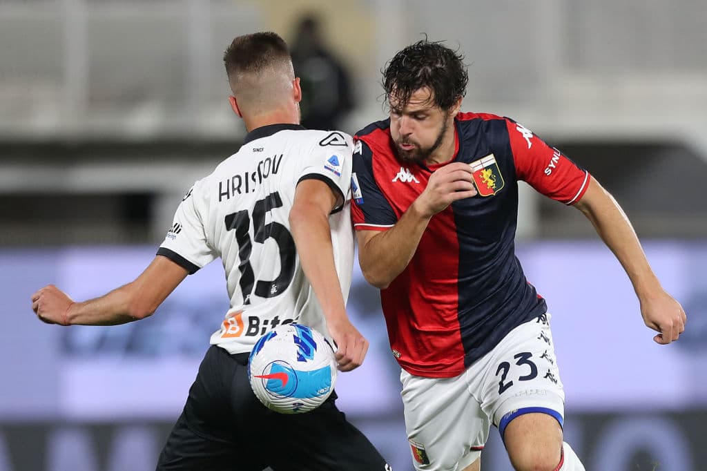 Genoa y Spezia empatan 1-1 durante la Jornada número 11 en la Serie A. Al minuto 66, Salvatore Sirigu anotó un gol en contra de su propia escuadra, poniendo adelante a los 'Aguiluchos', pero Domenico Criscito se encargó de igualar el marcador al 86' tras cobrar un penalti; el mexicano Johan Vásquez fue titular durante el encuentro.