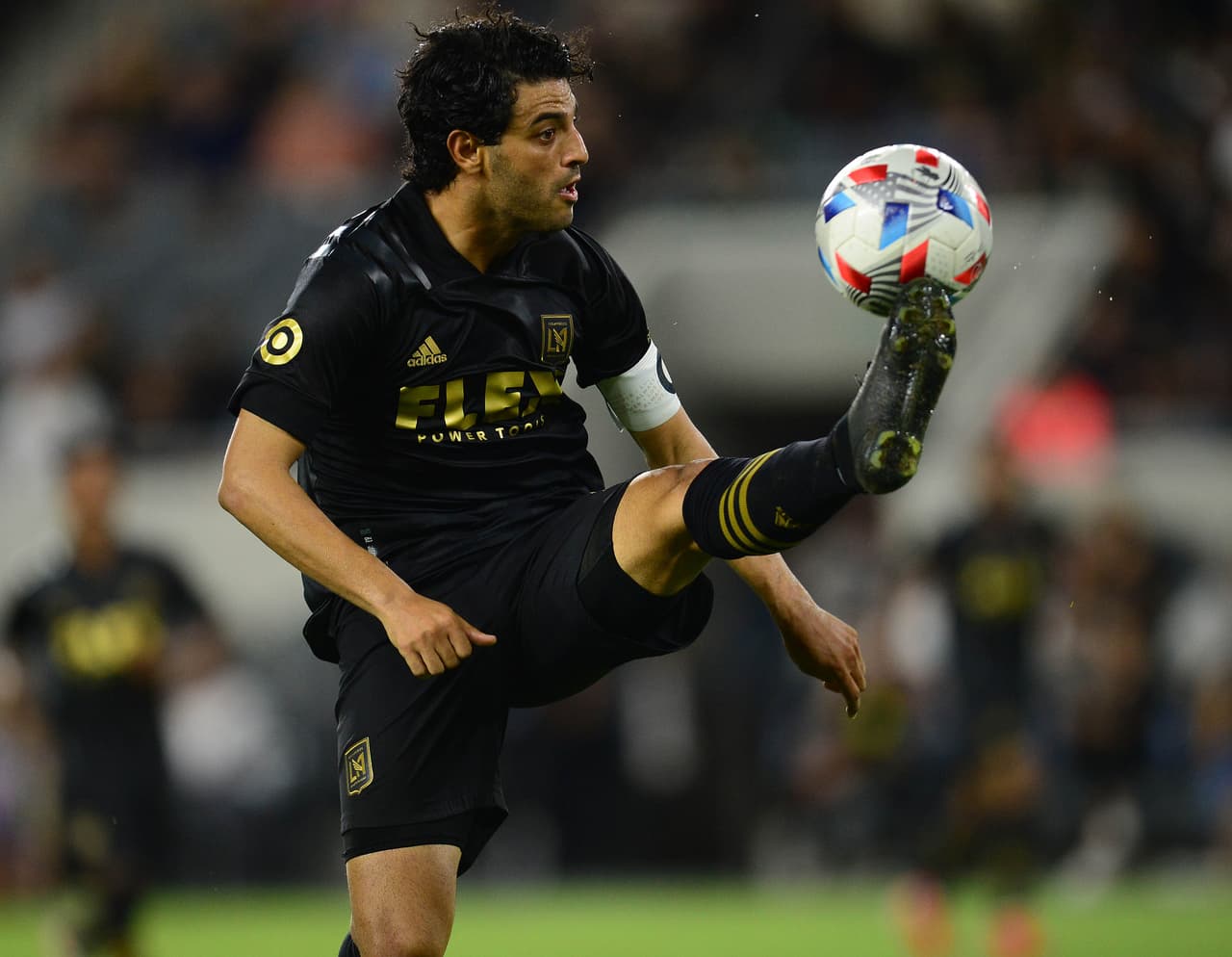 Con esta volea Carlos Vela calienta el MLS All-Star Skills Challenge