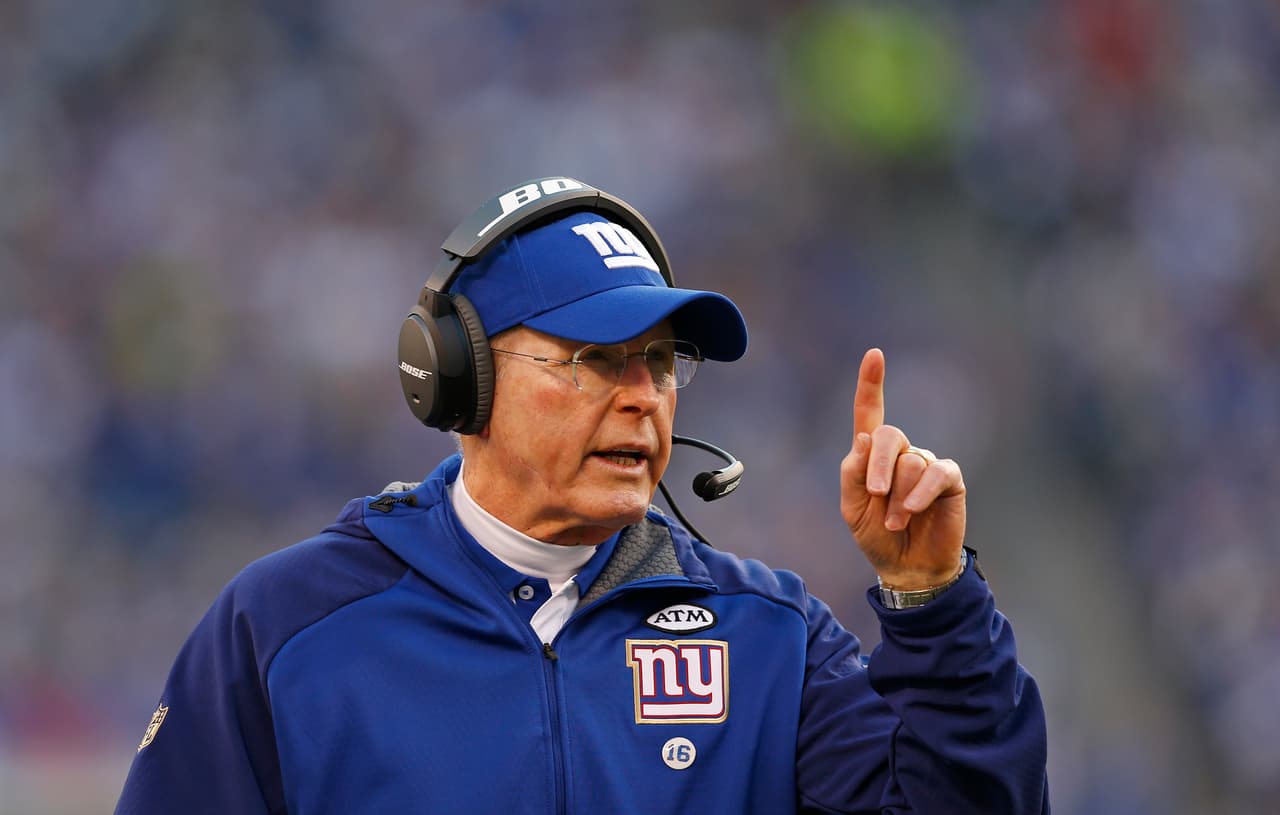 NEW YORK GIANTS - Tom Coughlin. Las últimas 3 temporadas han sido muy similares, baja de juego e inconsistencia. En las dos anteriores terminó con marca perdedora, cosa que puede volver a ocurrir pero ahora como campeón divisional. Si sucede es probable que su adiós esté próximo.