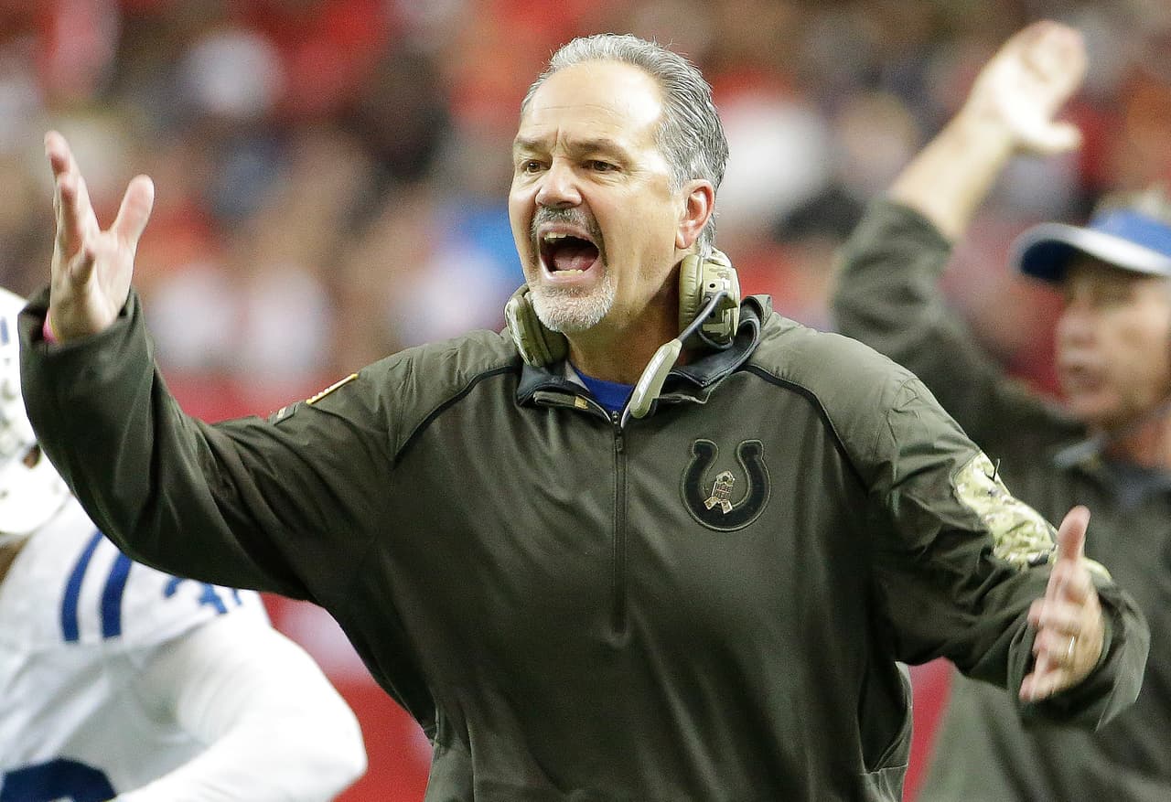 INDIANAPOLIS COLTS - Chuck Pagano. Muchos lo ubicaban como favrito para ganar el Super Bowl 50. Luego se supo de sus problemas con el Gerente y la poca estima que ahora sienten los aficionados por él. Los Colts con 6 - 6 no era lo esperado, si no mejoran Pagano se irá.