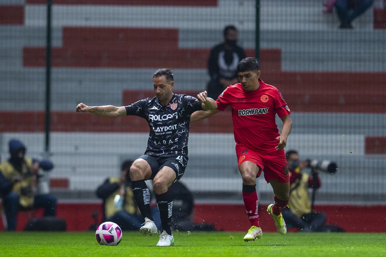 Alex Zendejas adelantó a Necaxa al minuto 52 y Toluca no se trada en reaccionar y empatan el encuentro al minuto 56.