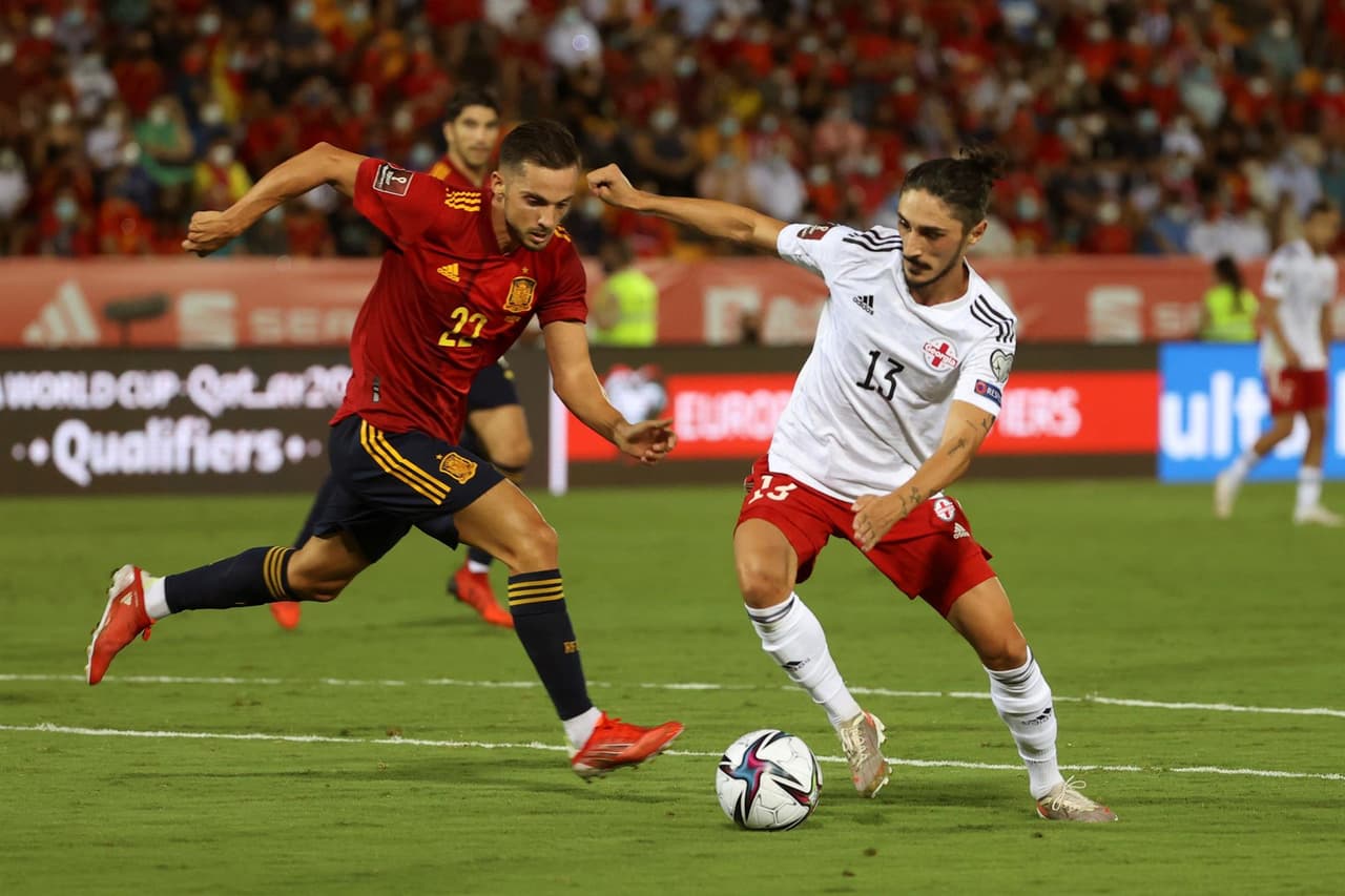 España golea a Georgia 4-0 durante el partido de eliminatoria de la UEFA rumbo al Mundial de Catar 2022. José Luis Gayá (14'), Carlos Soler (25'), Ferrán Torres (41') y Pablo Sarabia (63') lograron darle la victoria al conjunto español, colocándolo en primer lugar del Grupo B.