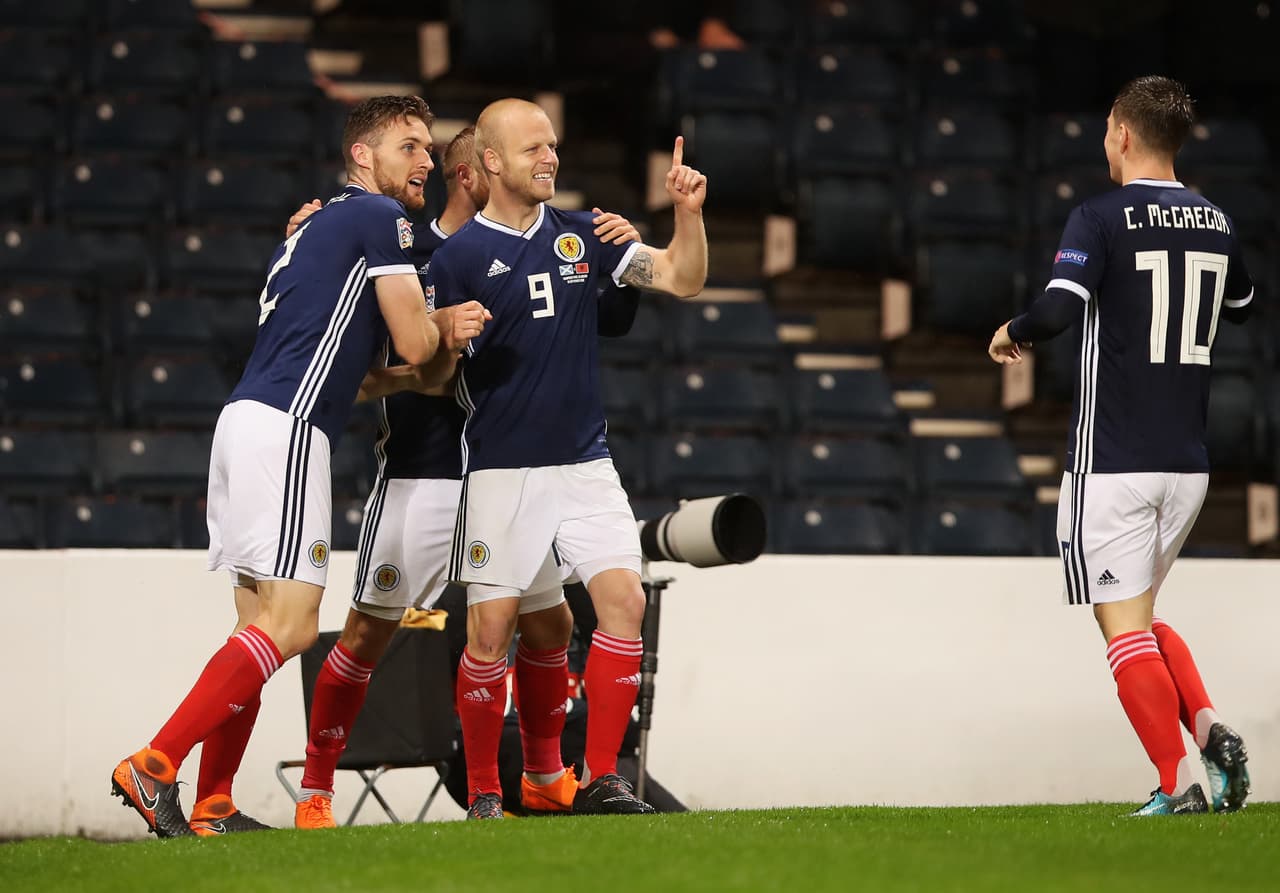 Pero apenas transcurrieron dos minutos de la segunda parte cuando Setevn Naismith remató un centro a segundo palo que se desvió en Berat Xhimshiti para poner el 1-0 en el marcador.