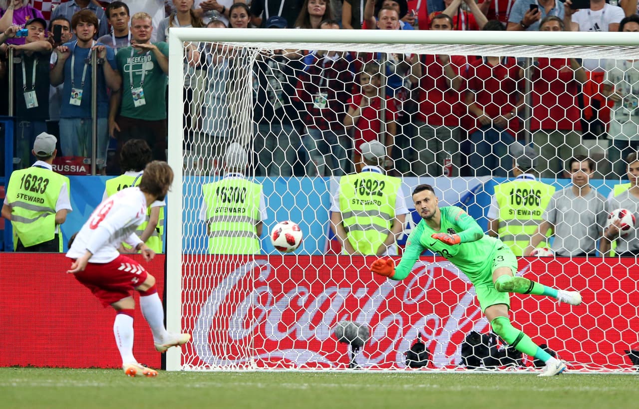 El arquero Subasic se encargó de detener el cobro del volante danés del Ajax de Ámsterdam, Lasse Schöne. Era su segunda atajada en la serie.