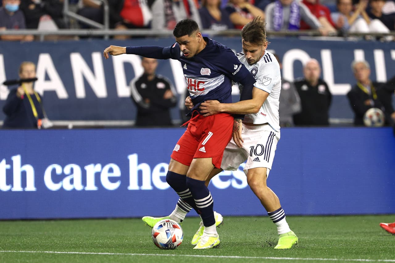 Delante de una multitud reunida en el Gillette Stadium, New England Revolution empató 2-2 ante Chicago Fire FC.
<br>