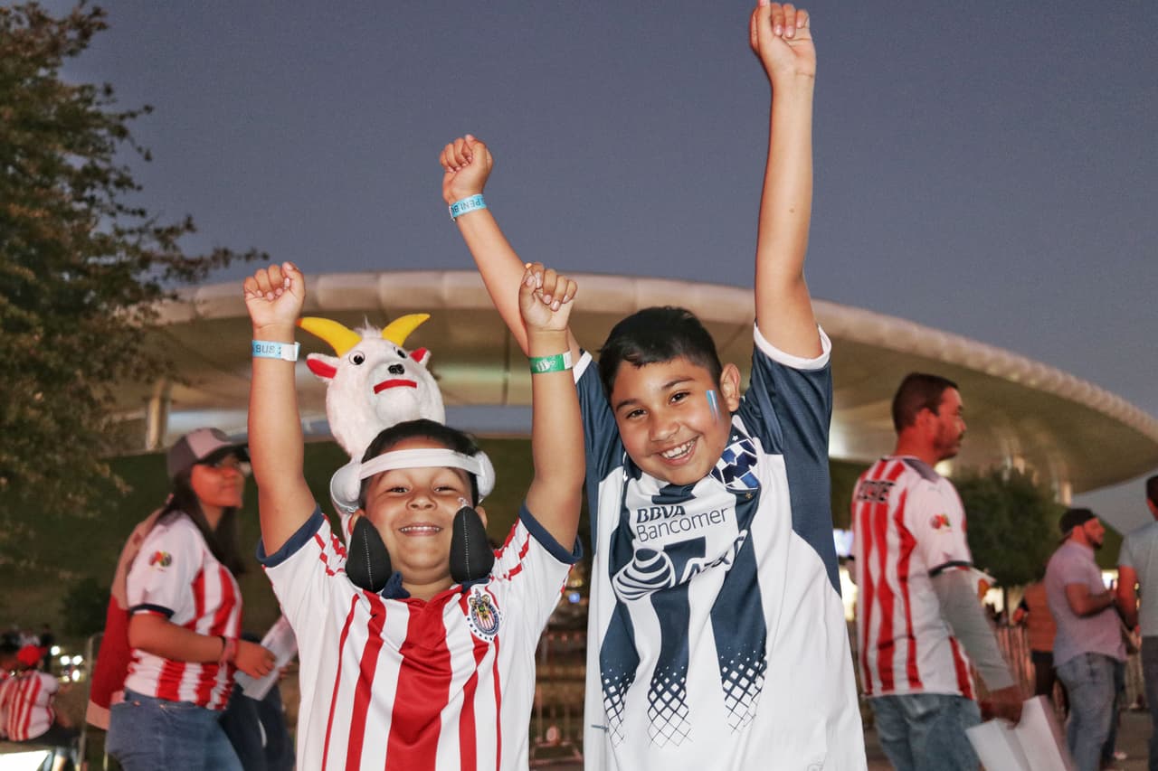 Los fanáticos de Chivas y Rayados están listos para el encuentro entre los dos equipos en el Estadio Akron de Guadalajara por la Jornada 9 del
<a href="https://www.univision.com/deportes/futbol/liga-mx/*">Clausura 2019</a>.