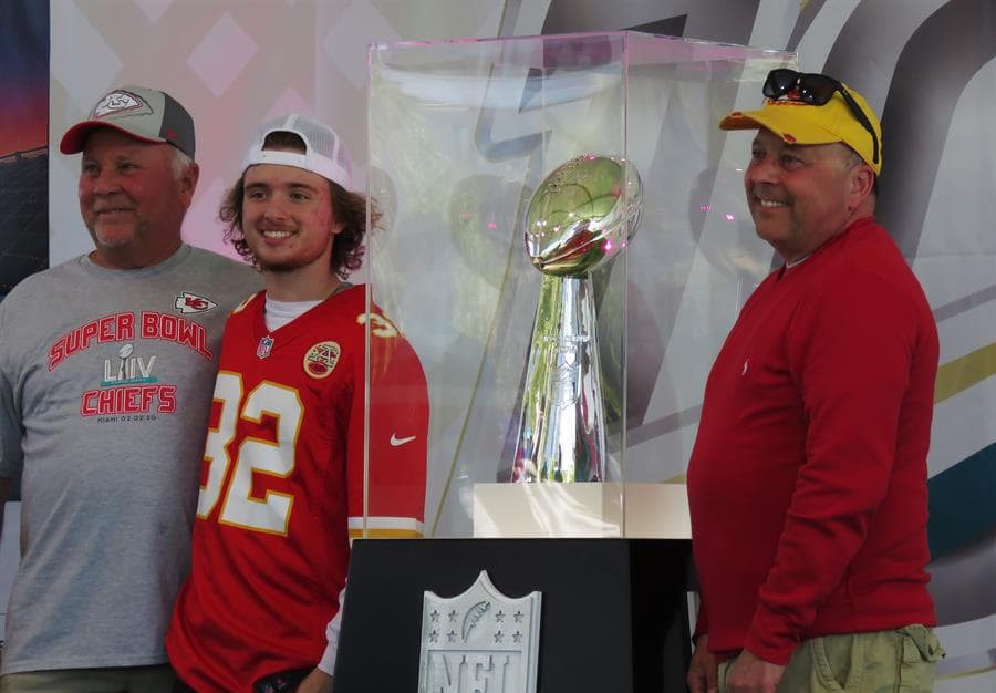 Así se vive el color en el Hard Rock Stadium de Florida previo al partido entre San Francisco 49ers y Kansas City Chiefs.