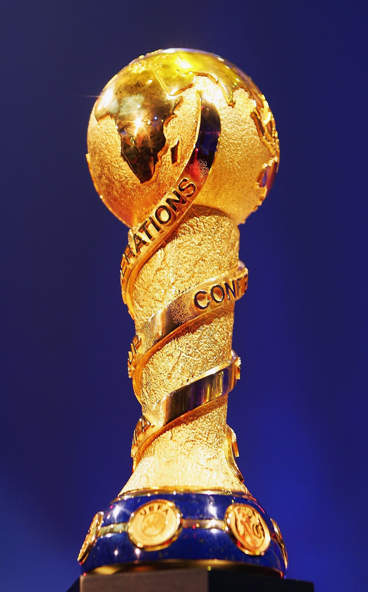 Una nueva copa fue fundida en los hornos de oro de la FIFA: la Copa Confederaciones.