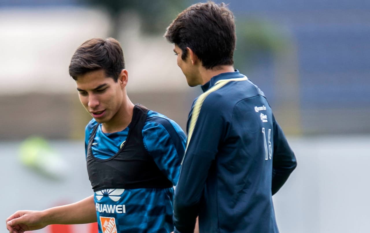 Los más jóvenes como Diego Lainez también aparecen entre los que luchan por un lugar en la titular.