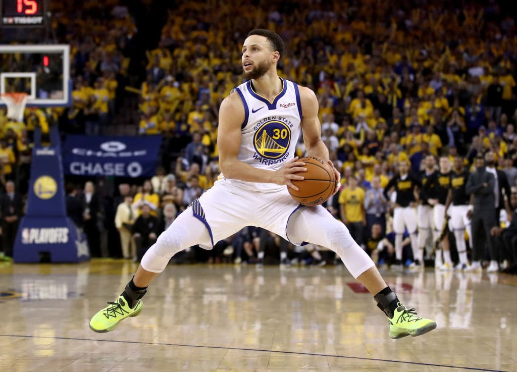 <b>4) Stephen Curry</b>. El astro de los Golden State Warriors no ha tenido precisamente los mejores números en esta Postemporada (24.3), exactamente tres puntos por debajo de su promedio en campaña regular, sin embargo en el Juego 6 en Houston ante los Rockets demostró de qué está hecho y sin KD se echó al equipo al hombro y los llevó a la Final del Oeste.