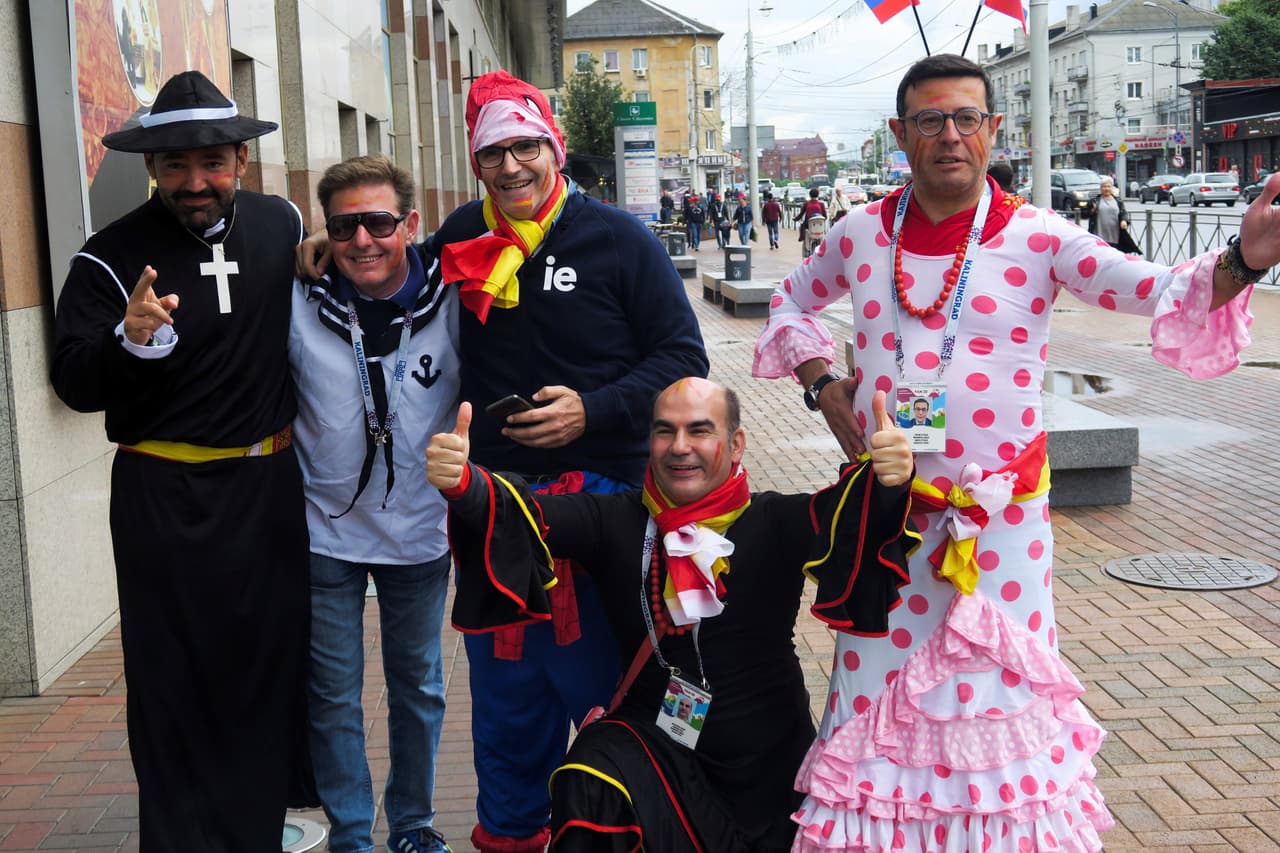 El duelo entre España y Marruecos mostró el lado más colorido y fraternal de los fanático en el último partido del grupo B para el Mundial de Rusia 2018.