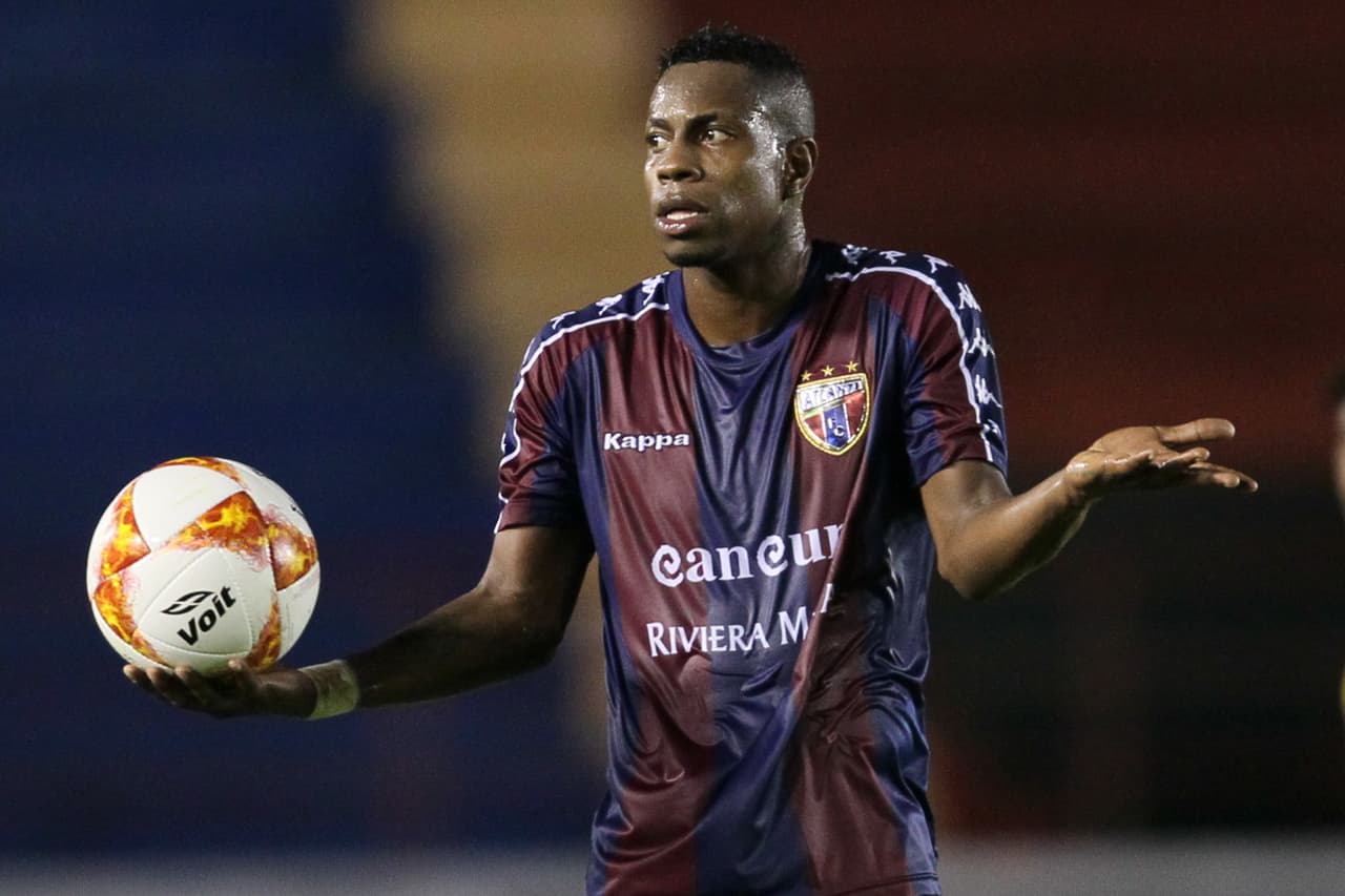 Sin embargo, los minutos corrían y corrían y el equipo azulgrana se quedaba sin opciones, sin esperanzas y el tiempo no le alcanzó, varios errores al final pesaron y se acabó una gran temporada.